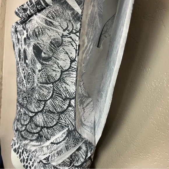 5 for $30 One world Women gray white floral blouse size M - Picture 6 of 16